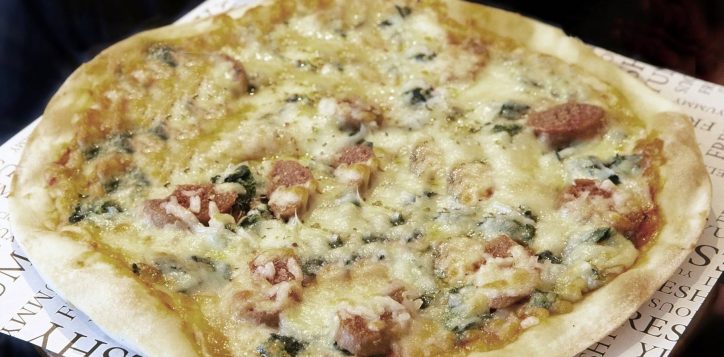 ibisstyles-bangkok-ratchada-pizza-di-omni-meat-2