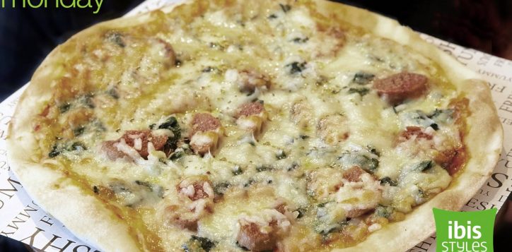 ibisstyles-bangkok-ratchada-pizza-di-omni-meat1-2